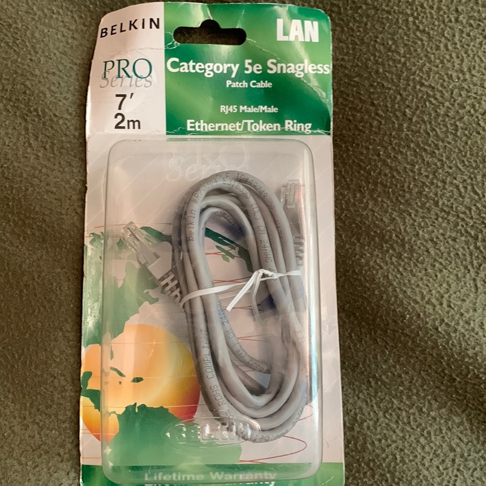 NIP Belkin Category 5e Snagless patch cable. Ethernet/Token Ring. 7’ 2m.